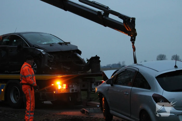 Auto belandt op op zijn kop na aanrijding