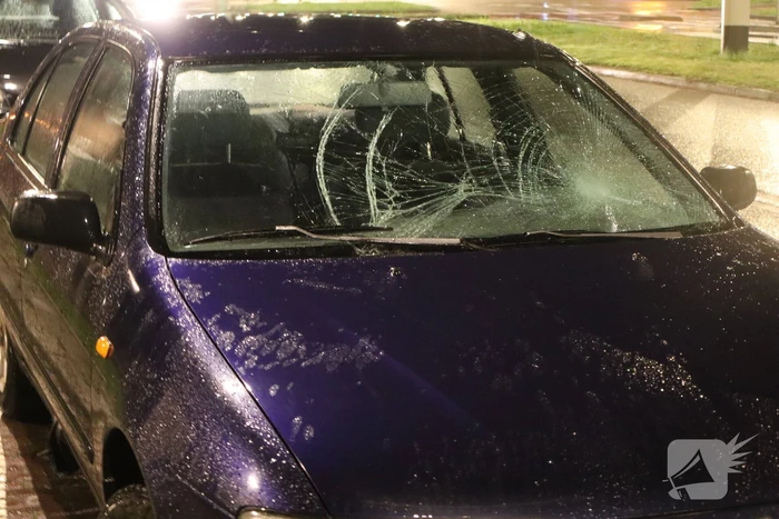 Voetganger geschept door personenauto