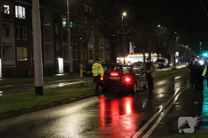 Voetganger geschept door personenauto