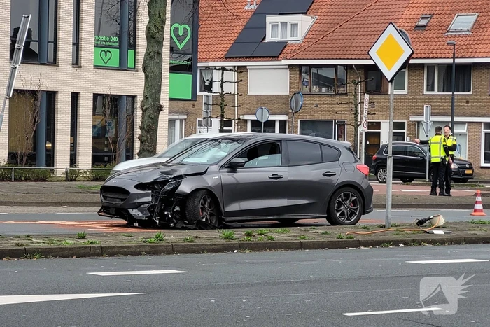 Automobilist ramt verkeerslicht