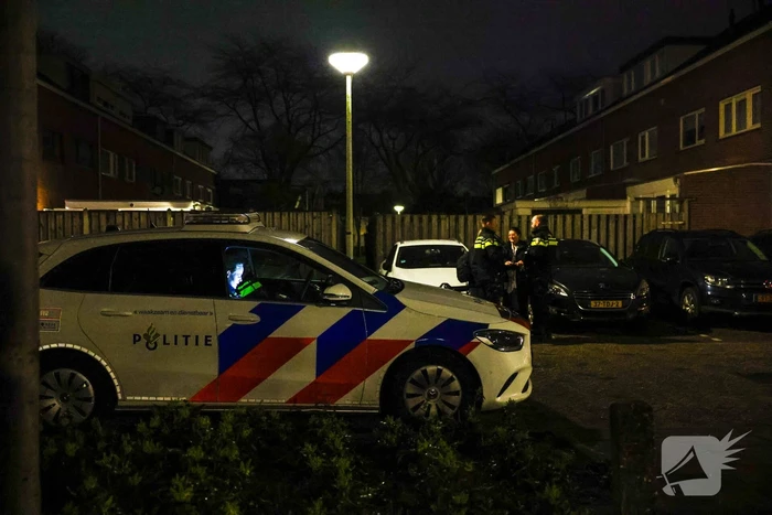 Vier mannen overvallen woning en slaan op vlucht