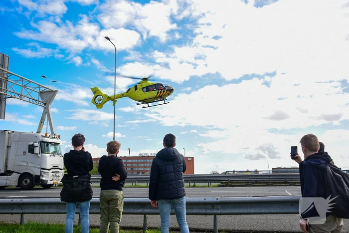 Snelweg dicht door gekantelde vrachtwagen