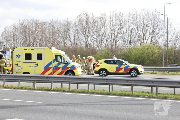 Snelweg dicht door gekantelde vrachtwagen