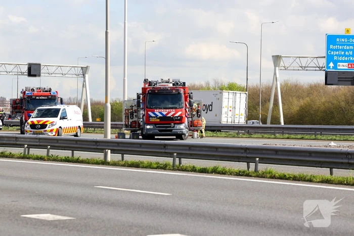 Snelweg dicht door gekantelde vrachtwagen