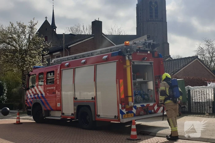 Brandweer doet onderzoek in woning