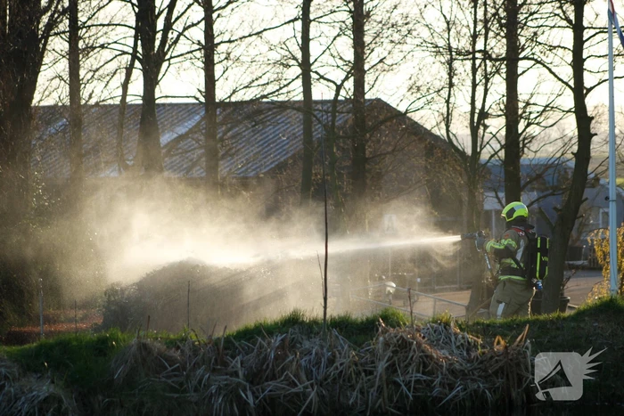 Brand rondom transformatorhuis snel geblust