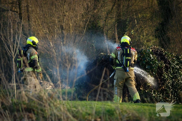 Brand rondom transformatorhuis snel geblust