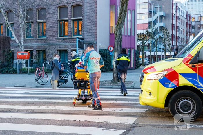 Fietser gewond na val bij tramrails