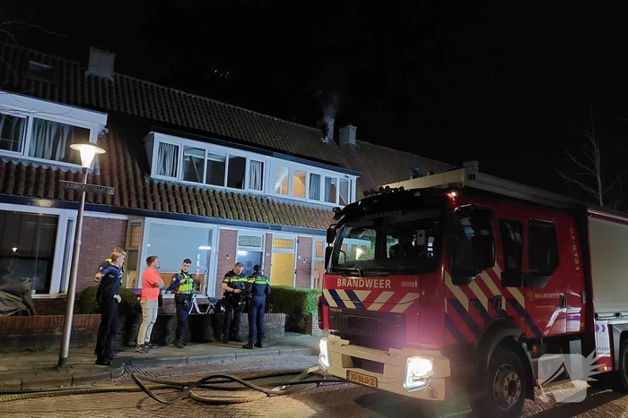 Brand in schoorsteen van woning