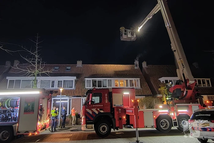 Brand in schoorsteen van woning