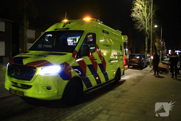 Scooterrijders botsen frontaal op elkaar