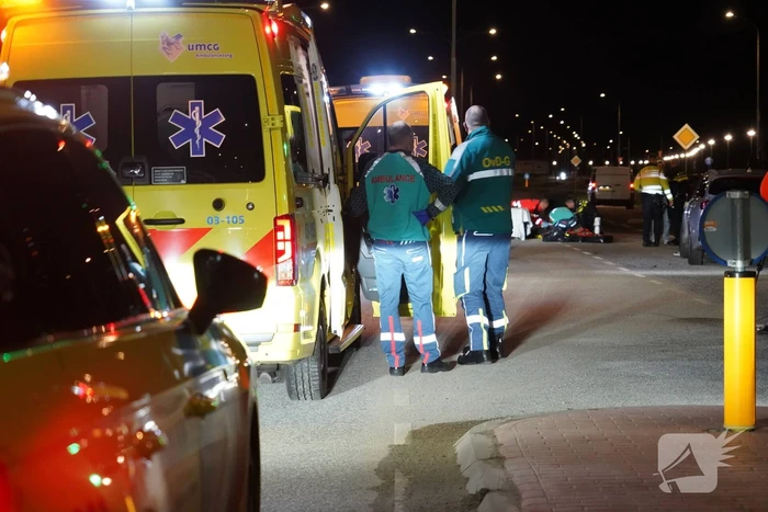Zwaargewonde bij botsing tussen auto en motor