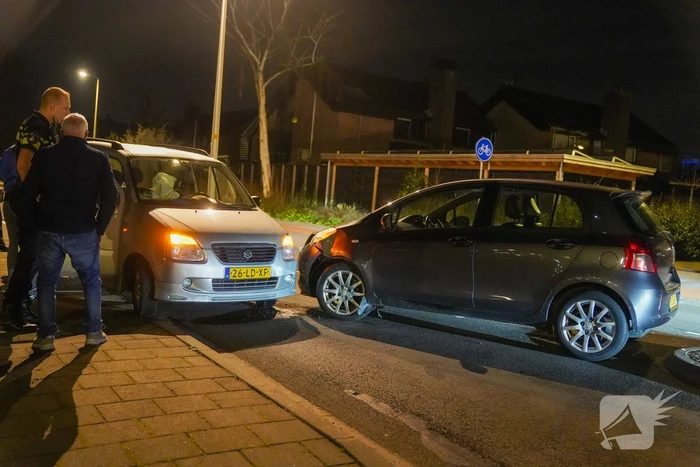 Twee voertuigen beschadigd bij aanrijding