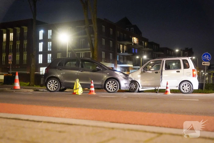Twee voertuigen beschadigd bij aanrijding