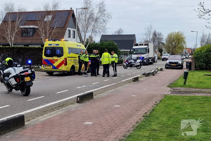 Motoragent onderweg naar overval krijgt ongeval met fietser