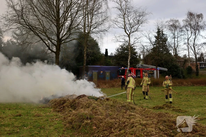 Bult met tuinafval in brand