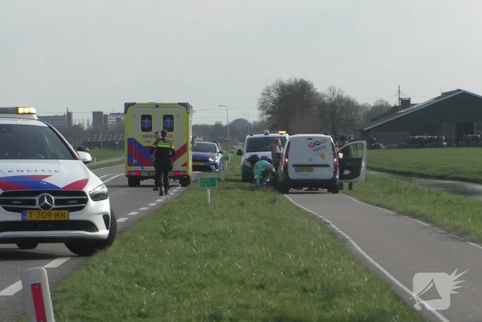 Scooterrijder en fietser in botsing
