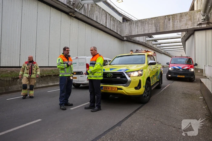 Brandweer onderzoekt mogelijke brand in graafmachine in tunnelbuis