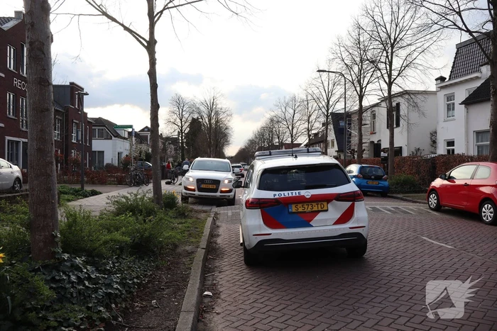 Fietser botst op bestelbus