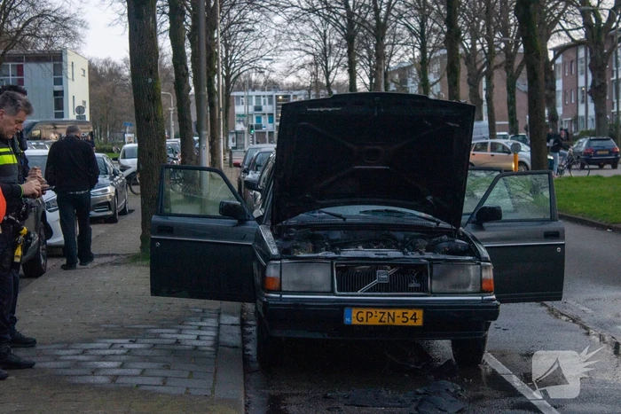Auto vliegt net na rit in brand