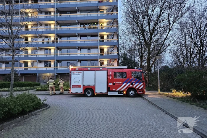 Rook uit flatwoning op vierde etage