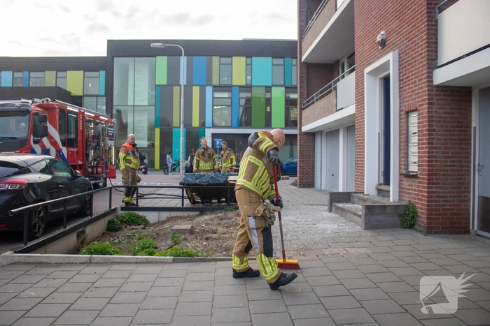 Bed vliegt in brand in appartement