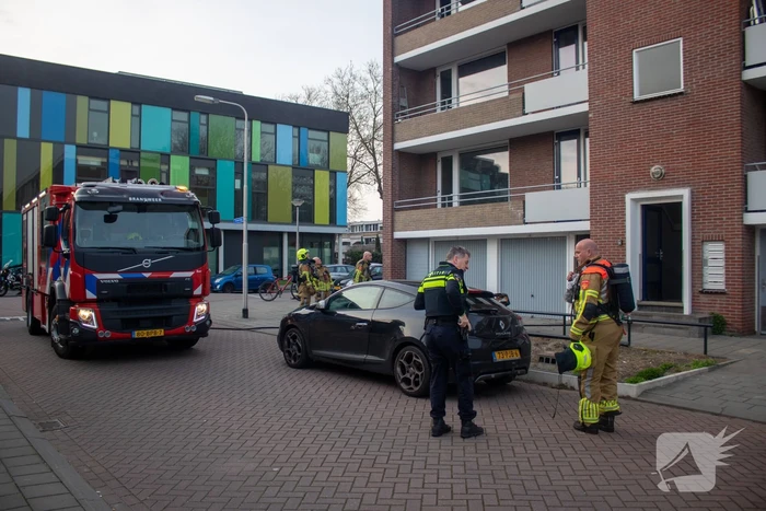 Bed vliegt in brand in appartement