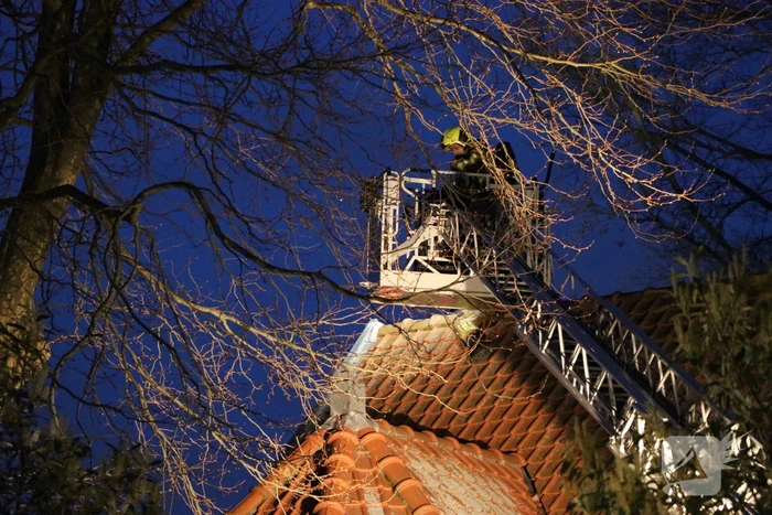 Weg afgesloten wegens schoorsteenbrand