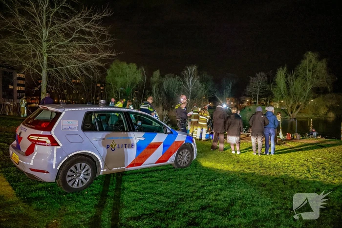 Persoon met scootmobiel raakt vermoedelijk te water