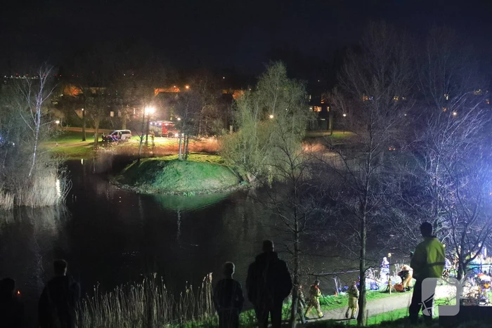 Persoon met scootmobiel raakt vermoedelijk te water