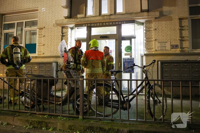 Kaars veroorzaakt brand in badkamer