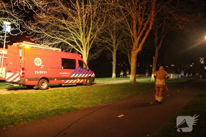 Zoektocht naar mogelijk persoon in water