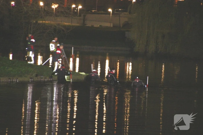 Zoektocht naar mogelijk persoon in water