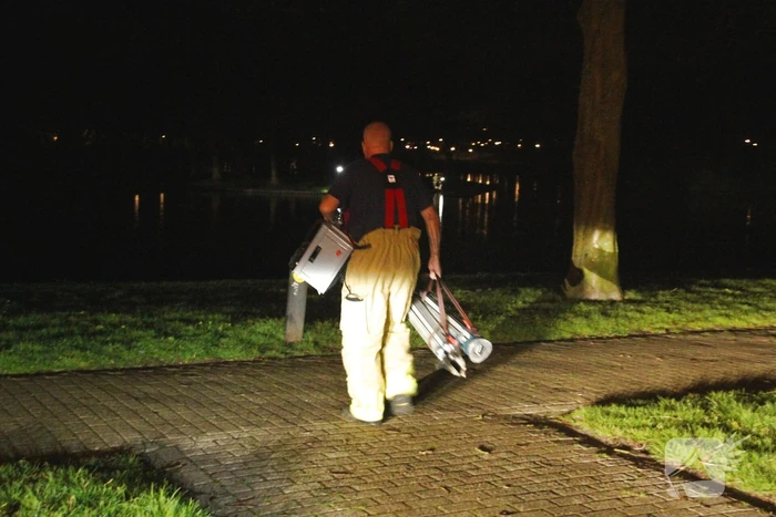 Zoektocht naar mogelijk persoon in water