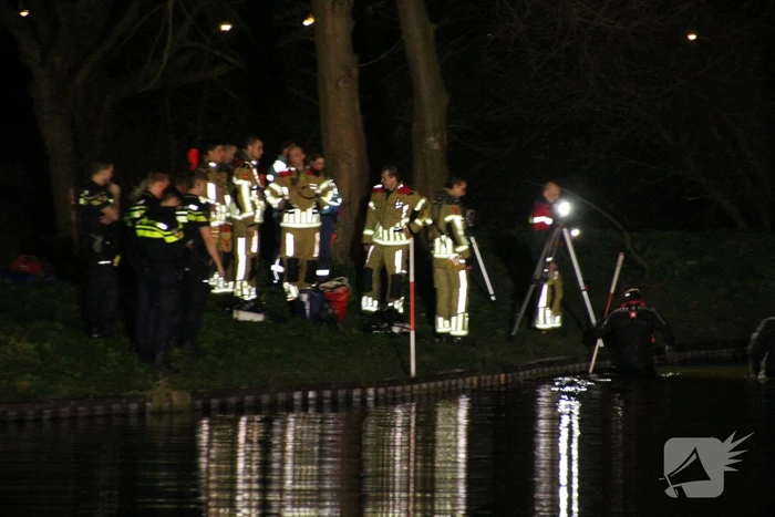 Zoektocht naar mogelijk persoon in water