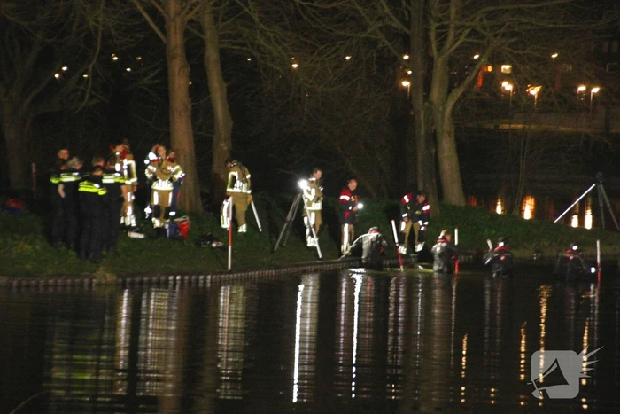 Zoektocht naar mogelijk persoon in water