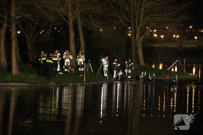 Zoektocht naar mogelijk persoon in water