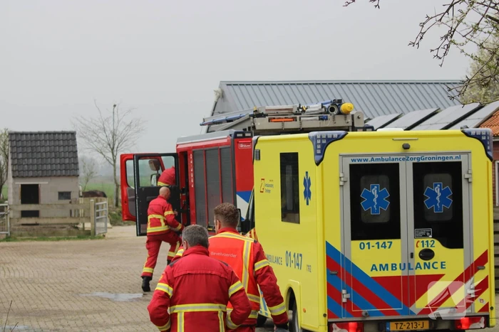Tractor raakt te water, bestuurder gewond