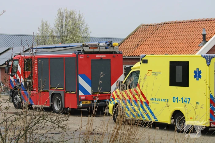 Tractor raakt te water, bestuurder gewond