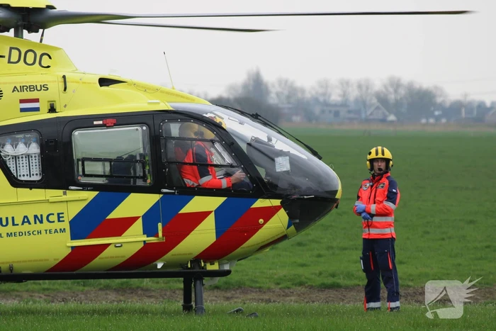 Tractor raakt te water, bestuurder gewond