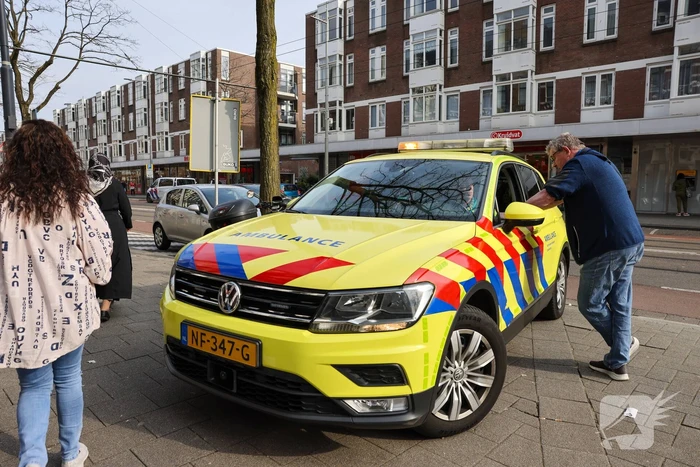 Dader voortvluchtig na steekpartij