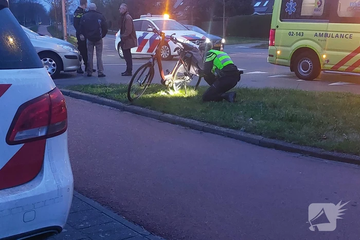 Fietser geschept bij rotonde
