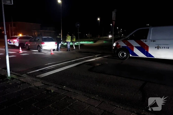 Fietser geschept bij rotonde