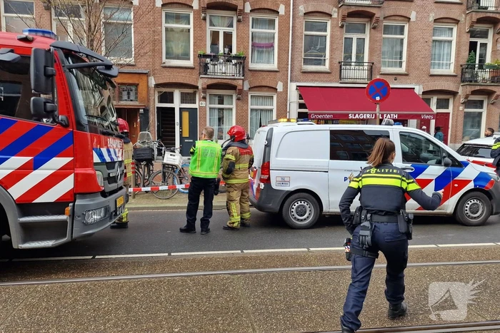 Een vrouw met verward gedrag uit woning gehaald