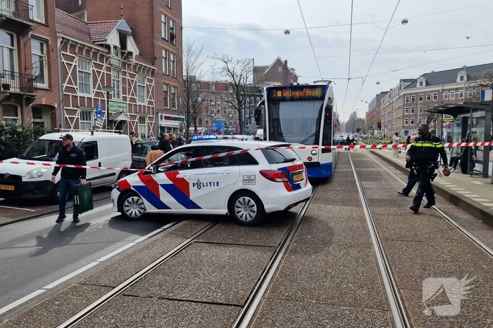 Een vrouw met verward gedrag uit woning gehaald