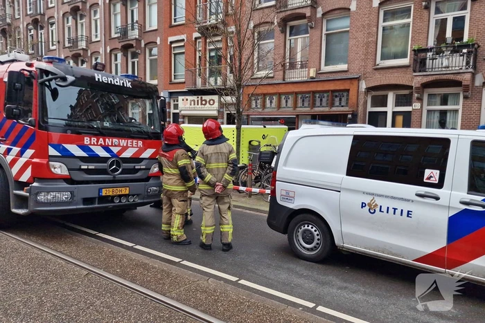 Een vrouw met verward gedrag uit woning gehaald