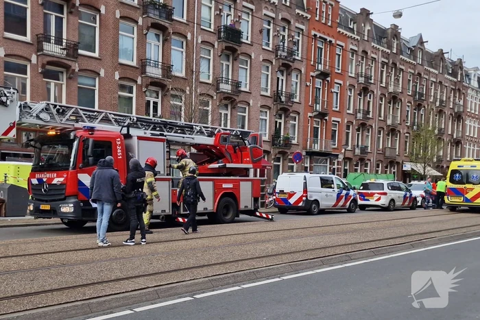 Een vrouw met verward gedrag uit woning gehaald