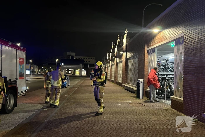 Brandweer blust brandende fiets