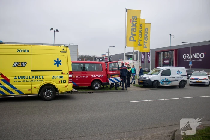 Fietser geschept door bestelbus