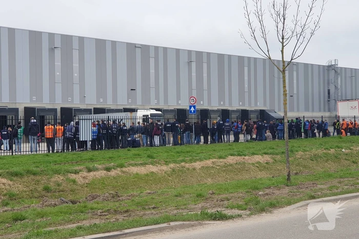 Hulpdiensten groots ingezet voor lekkage gevaarlijke stof in bedrijfspand